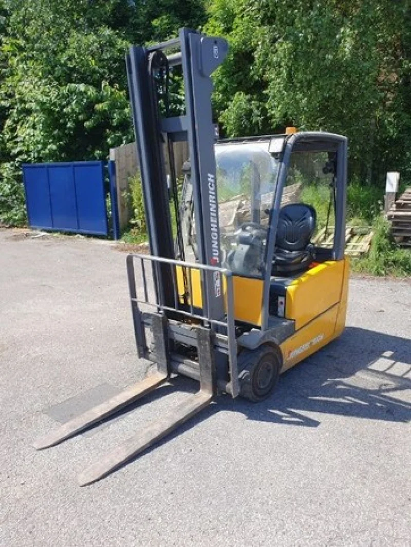 JPS Chartered Surveyors - Motor Vehicle & Forklift Auction | Iveco Daily Vans, Ford Transit Tipper, Renault Trafic, Vauxhall Astra Club, Jungheinrich & TCM Forklift, Trailer - Auction Image 6